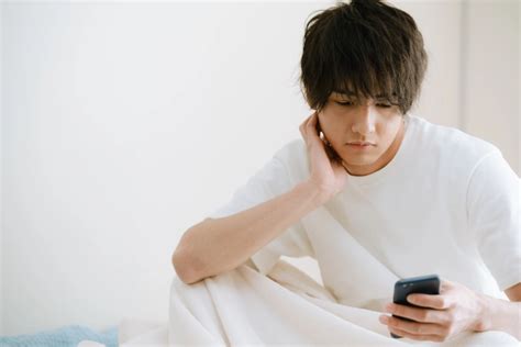 ツンツン 男性 心理|職場にいるツンデレ男子の特徴や心理とは？ モテる理由も解説.